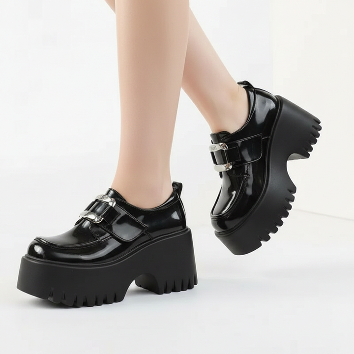Capucine Shoes in Noir Eclipse — onfoot_b