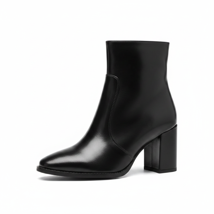Emeraude boots in Noir — studio