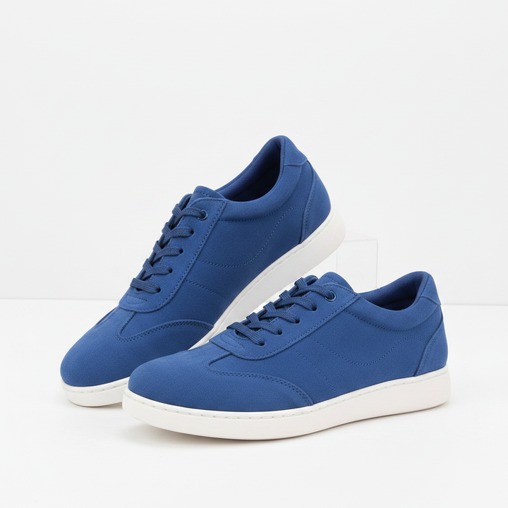 Lumiere sneakers in Marine — studio