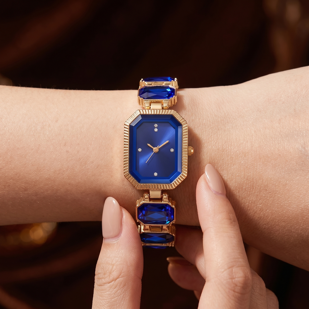 Lumière Watch — Bleu Saphir, on hand